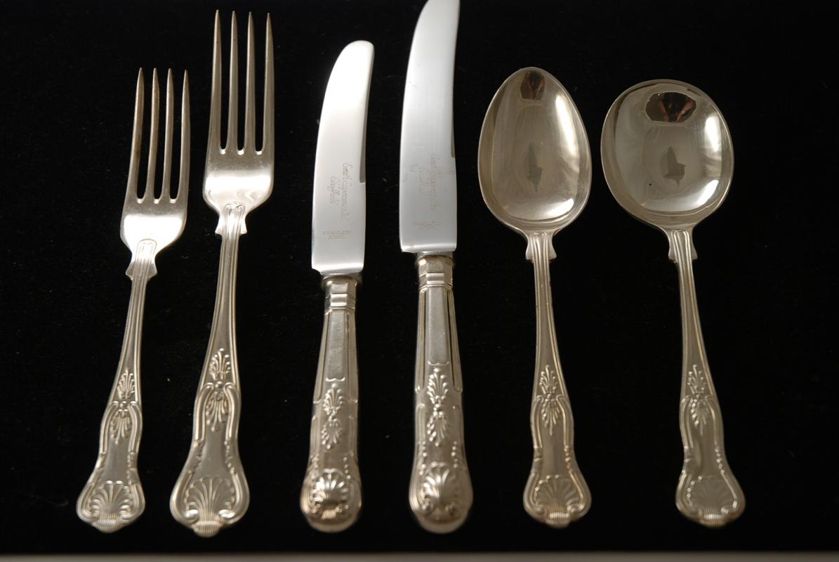 silver-plated-silverware-wallace-5116571-lorelai-65-piece-silver