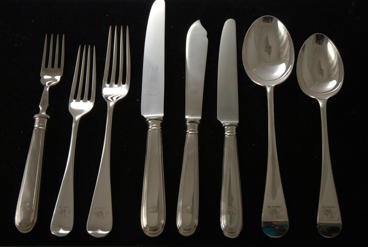 silver-plated-silverware-wallace-5116571-lorelai-65-piece-silver