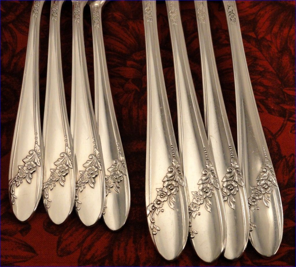 Tudor Plate Silverware. TUDOR ROYAL Porcelain 16-Piece Round Dinnerware 